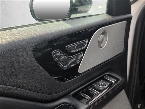 Used 2020 Lincoln Aviator Reserve w/ Equipment Group 202A image 15