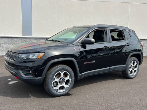 Used 2022 Jeep Compass Trailhawk w/ Trailhawk Convenience Group AWD/4WD image 1