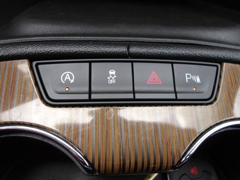 Used 2020 GMC Acadia SLE AWD/4WD image 17