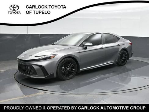 Used 2025 Toyota Camry SE FWD image 8
