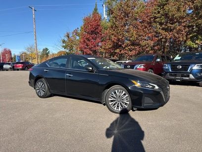 Used 2024 Nissan Altima 2.5 SV