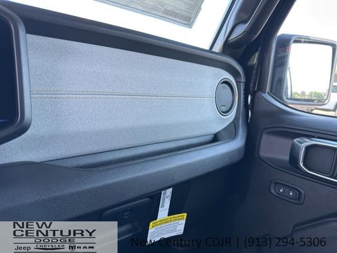 New 2025 Jeep Gladiator Sport AWD/4WD image 35