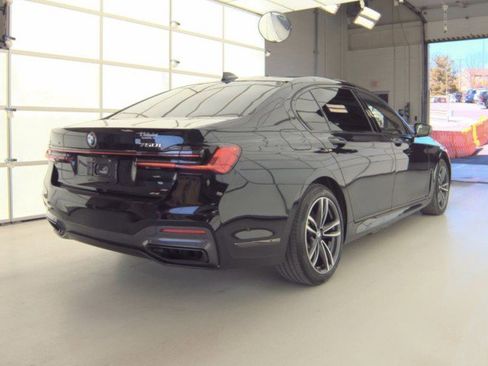 Used 2021 BMW 750i xDrive w/ Executive Package image 2