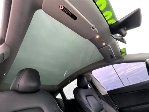 Used 2021 Tesla Model Y Long Range image 22