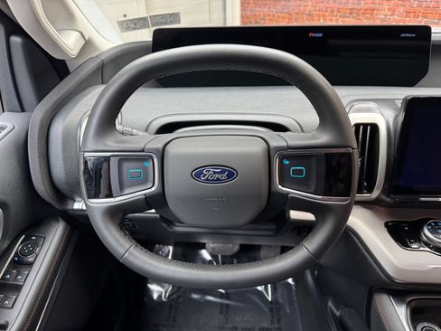 Certified 2025 Ford Expedition Active AWD/4WD image 13