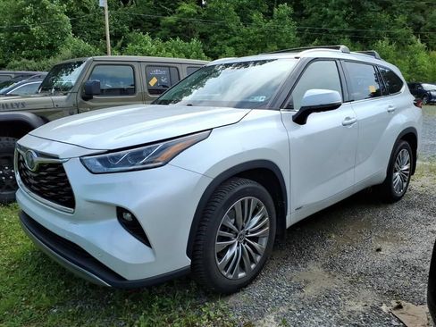 Used 2022 Toyota Highlander Platinum AWD/4WD image 1
