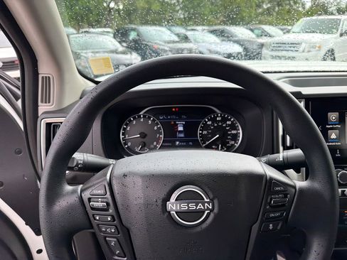 Used 2025 Nissan Frontier SV image 17