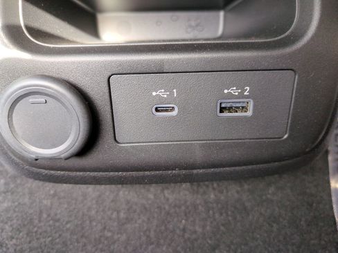 New 2025 Nissan Ariya FWD image 23