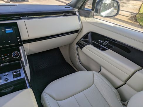 Used 2023 Land Rover Range Rover SE image 16