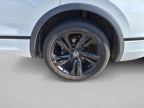 Used 2023 Volkswagen Tiguan SE R-Line FWD image 14