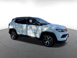 Used 2025 Jeep Compass Limited video 2