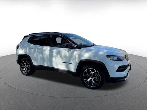 Used 2025 Jeep Compass Limited image 2
