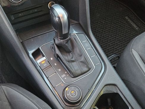 Used 2020 Volkswagen Tiguan S image 28