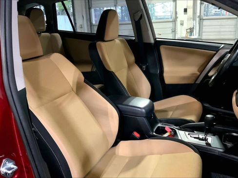 Used 2018 Toyota RAV4 XLE image 8