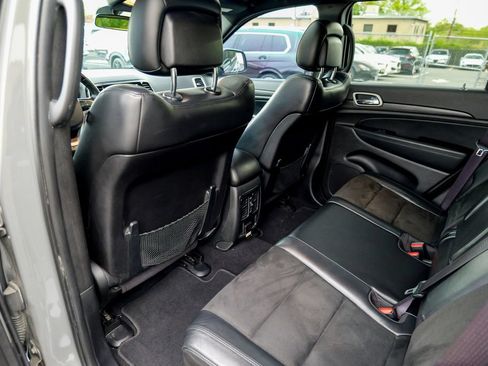 Used 2021 Jeep Grand Cherokee Laredo X AWD/4WD image 26