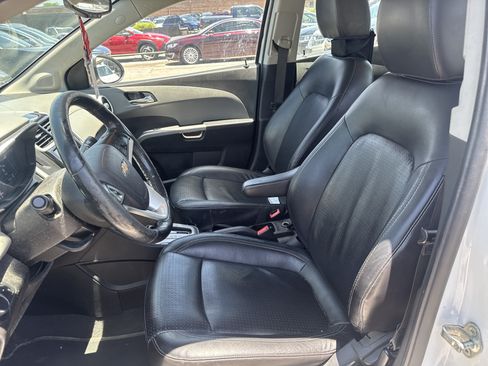 Used 2019 Chevrolet Sonic Premier FWD image 10