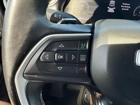 Used 2021 Jeep Grand Cherokee L Laredo w/ Luxury Tech Group I AWD/4WD image 31
