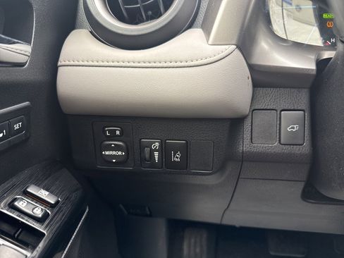 Used 2017 Toyota RAV4 Limited image 13