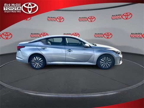 Used 2023 Nissan Altima 2.5 SV image 9