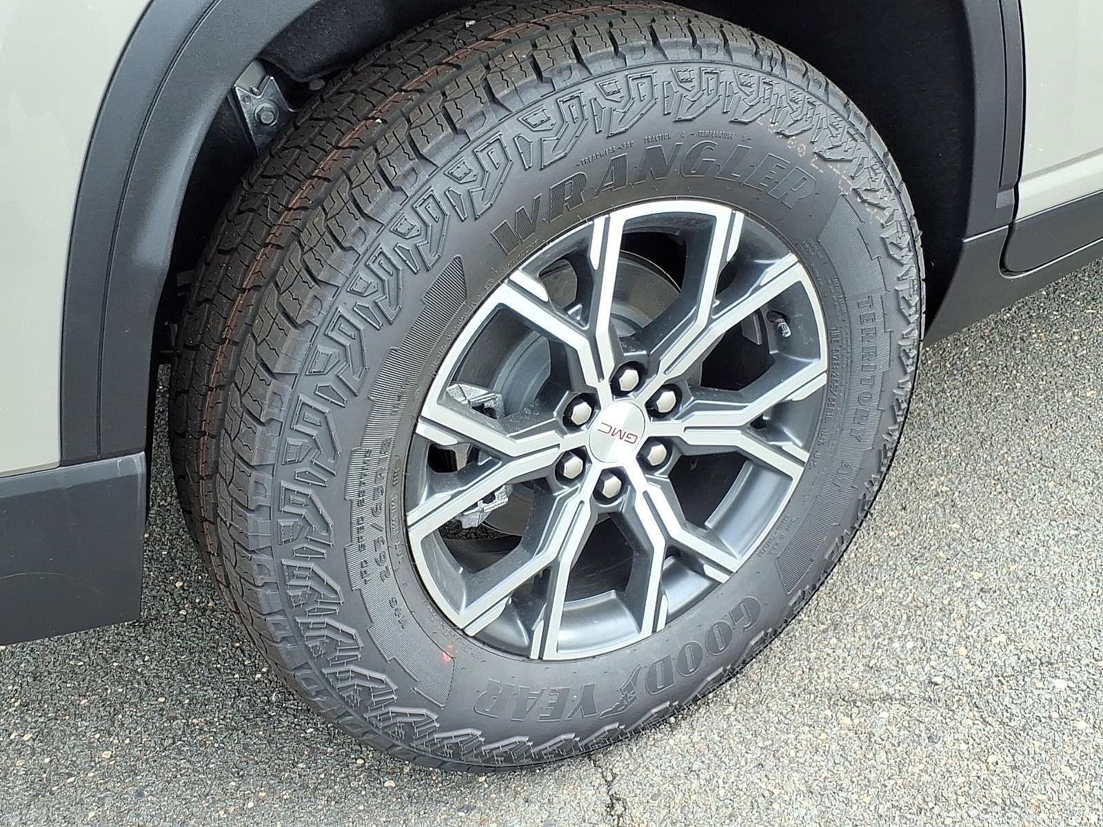 New 2027 GMC Acadia AT4 w/ Luxury Package AWD/4WD image 7