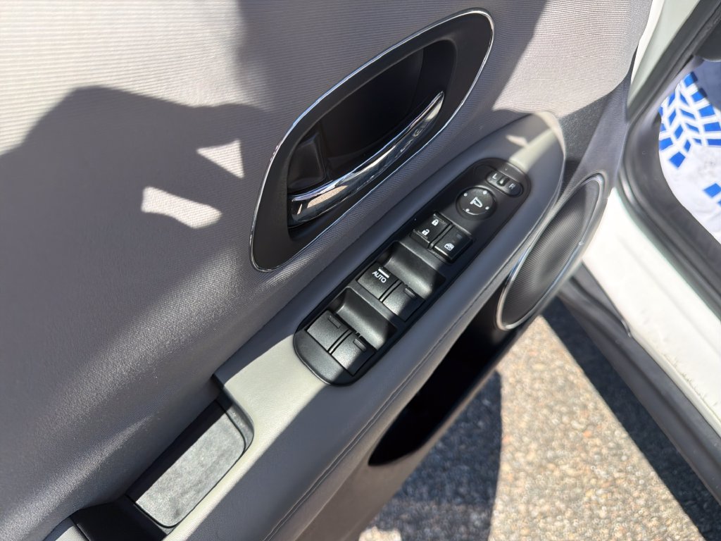 Used 2017 Honda HR-V EX image 11