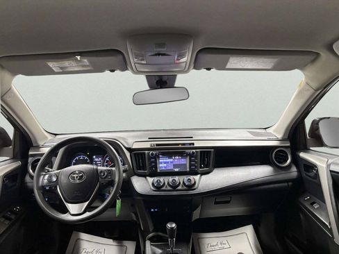 Used 2018 Toyota RAV4 LE AWD/4WD image 19