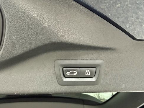 Used 2021 BMW X7 xDrive40i w/ M Sport Package image 31