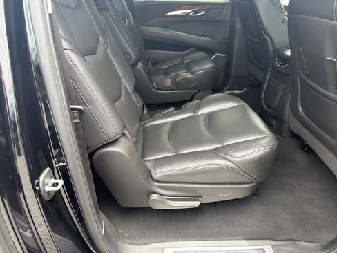 Used 2020 Cadillac Escalade ESV 4WD image 18