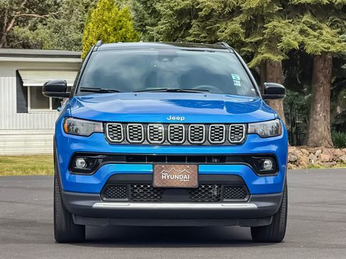 Used 2025 Jeep Compass Limited AWD/4WD image 10