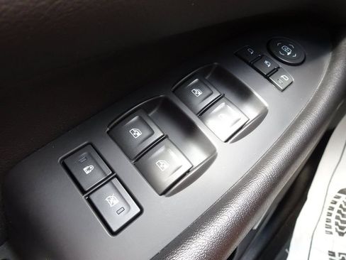 Used 2018 Cadillac Escalade Premium Luxury RWD image 22