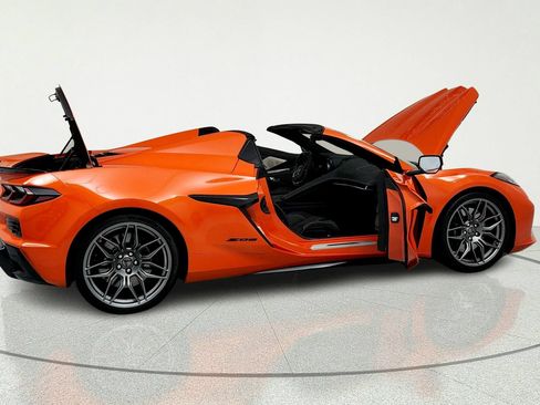 Used 2025 Chevrolet Corvette Z06 RWD image 13