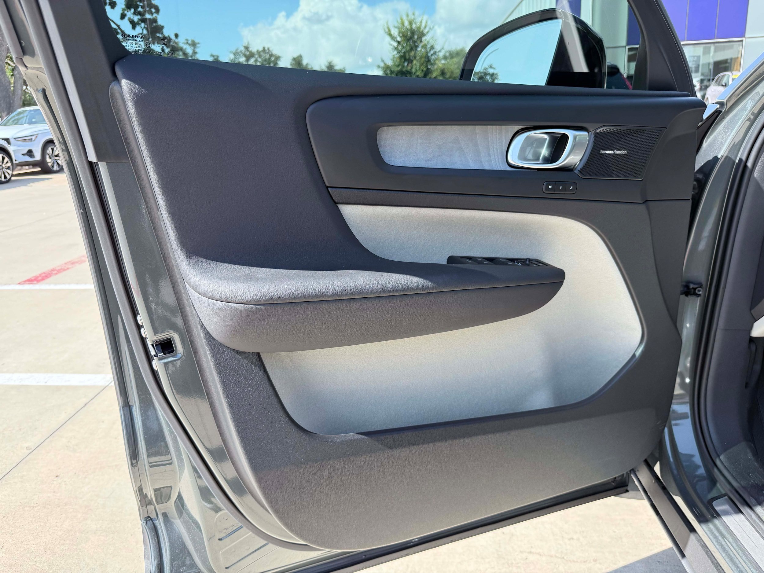 New 2026 Volvo XC40 B4 Plus w/ Protection Package Premier FWD image 10