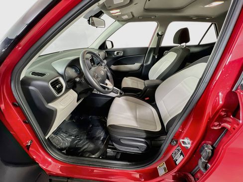 Used 2023 Hyundai Venue SEL FWD image 19