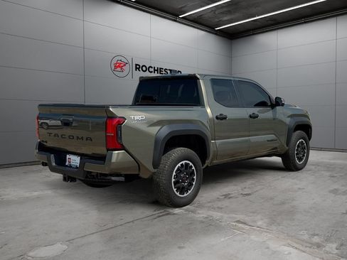Used 2024 Toyota Tacoma TRD Off-Road w/ TRD Off Road Premium Package AWD/4WD image 5