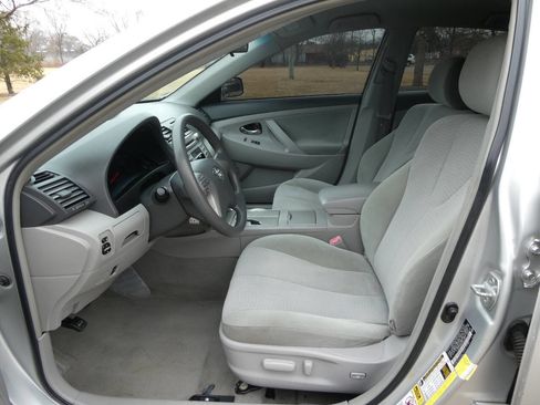 Used 2011 Toyota Camry LE w/ LE Extra-Value Pkg FWD image 9
