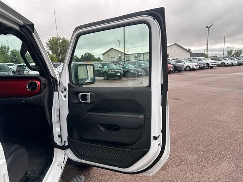 Used 2023 Jeep Gladiator Rubicon w/ LED Lighting Group AWD/4WD image 28