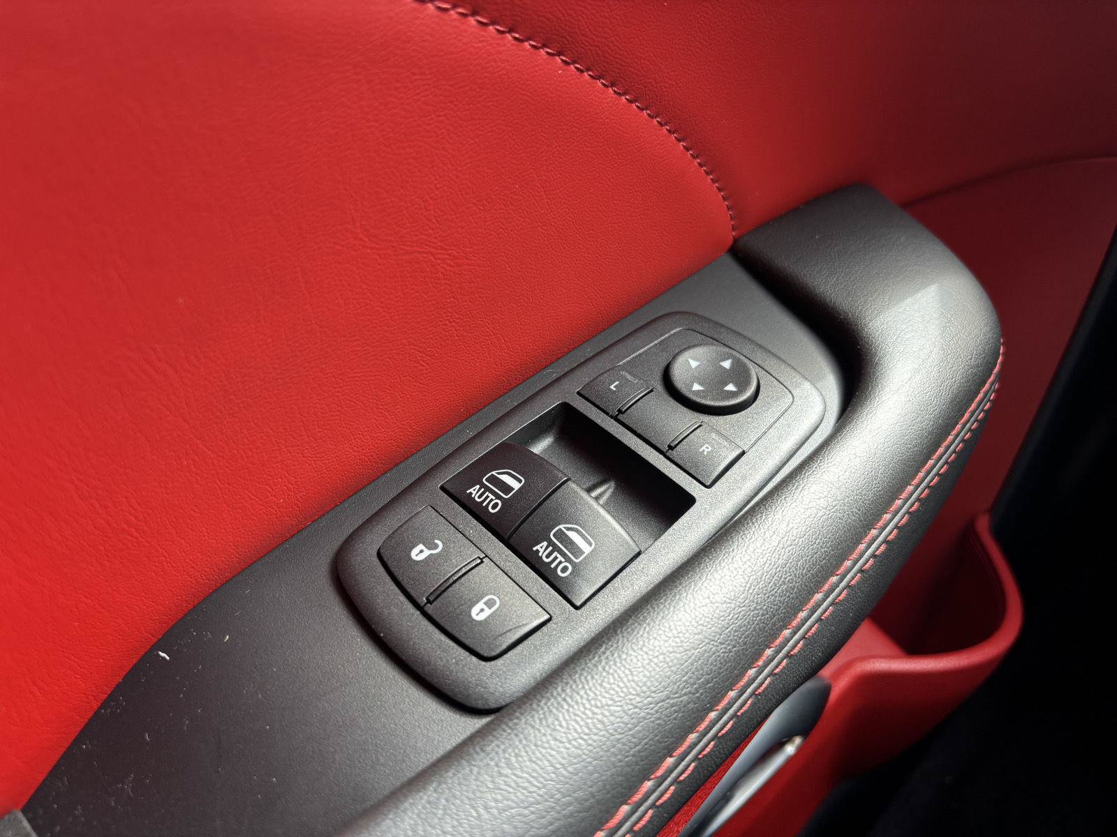 Used 2017 Dodge Challenger R/T Scat Pack w/ Leather Interior Group RWD image 27