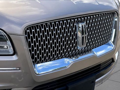 Used 2018 Lincoln Navigator L Reserve w/ Technology Package AWD/4WD image 29