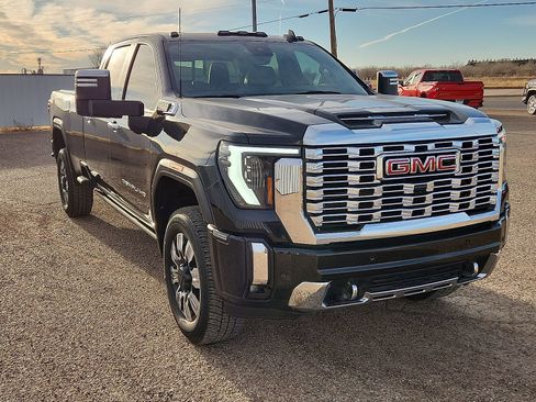 Used 2024 GMC Sierra 3500 Denali w/ Technology Package image 6