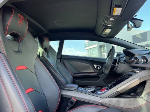 Used 2020 Lamborghini Huracan EVO image 18