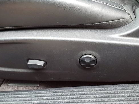 Used 2016 Dodge Challenger R/T Scat Pack w/ Leather Interior Group image 19