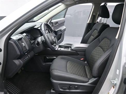 Used 2025 Nissan Pathfinder SV image 26