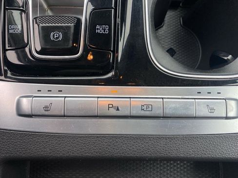 Certified 2024 Kia Carnival EX image 10