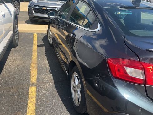 Used 2018 Chevrolet Cruze LT w/ Convenience Package FWD image 4