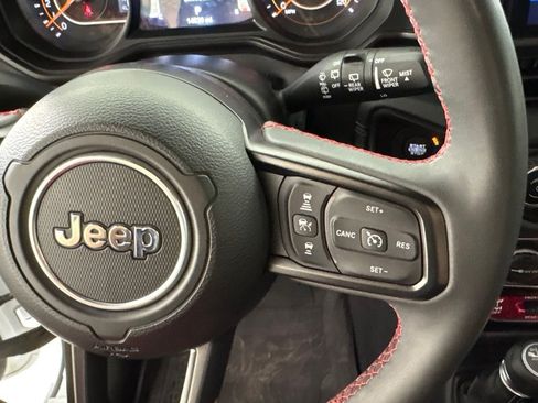 Used 2024 Jeep Wrangler Unlimited Rubicon AWD/4WD image 33