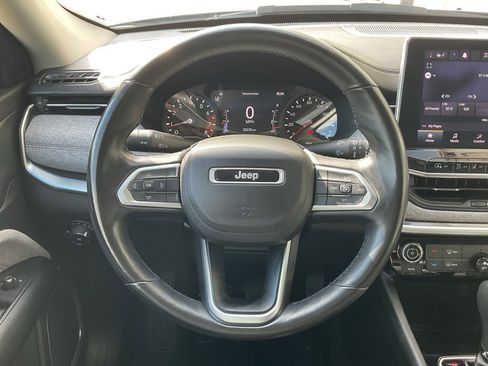 Used 2022 Jeep Compass Latitude image 11