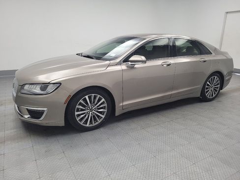 Used 2020 Lincoln MKZ image 2