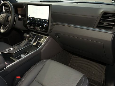 Used 2026 Lexus GX 550 image 11