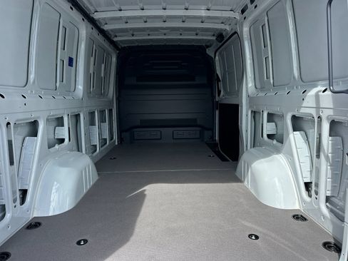 Used 2025 Mercedes-Benz Sprinter 2500 image 14