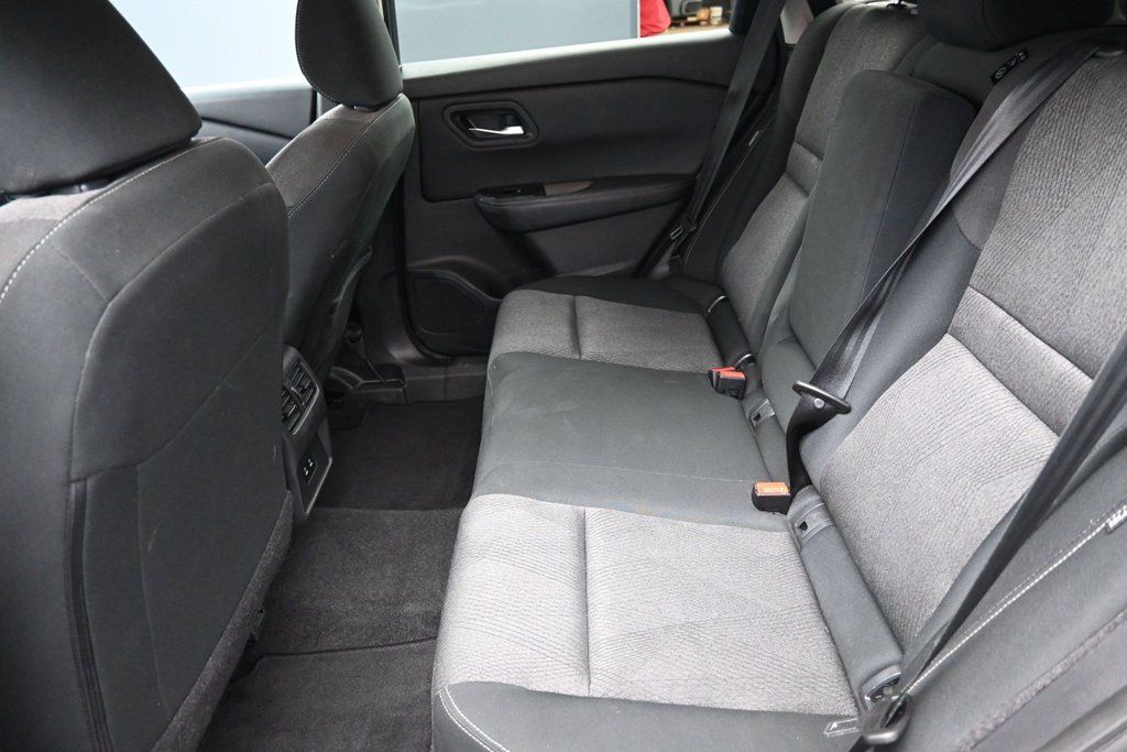 Used 2024 Nissan Rogue SV FWD image 17
